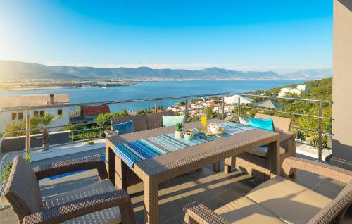 Beautiful Home In Mastrinka