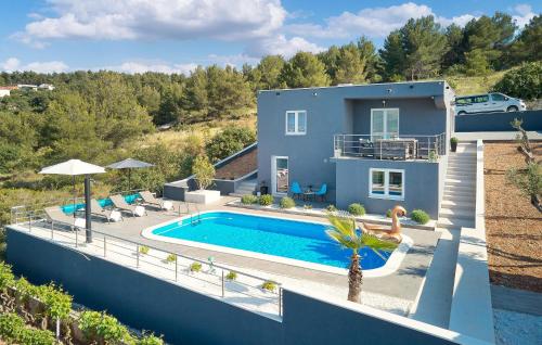 Beautiful Home In Mastrinka