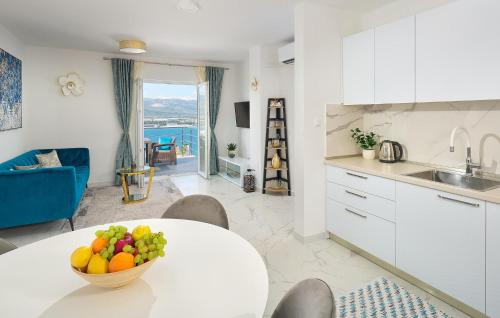 Beautiful Home In Mastrinka