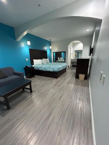 a bedroom with a bed and a couch in a room at Regency Inn & Suites in Houston