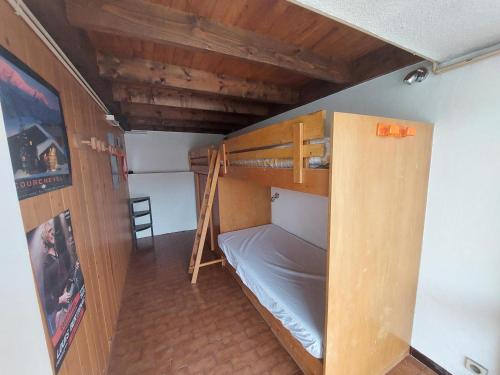 a bunk bed with a ladder in a room at Appartement cosy avec terrasse à Courchevel 1350 - FR-1-514-44 in Courchevel