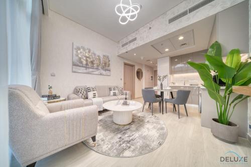 Serene 1BR Apartment in Azizi Riviera 27, Al Merkadh by Deluxe Holiday Homes