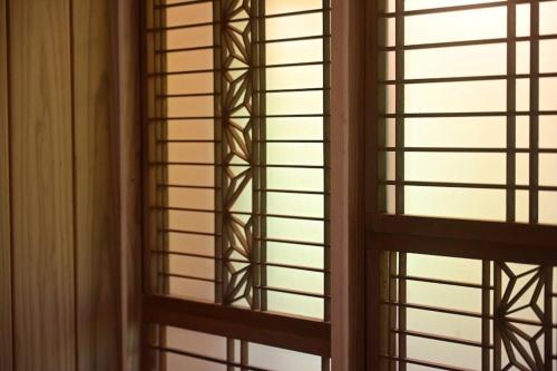 a close up of a window with a view at ビーチまですぐそこ「一軒家貸切ミチカケ」 in Meitsu