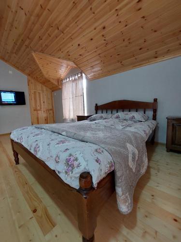 En eller flere senger på et rom på Orange cottage