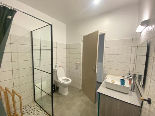 Koupelna v ubytování Bas de villa avec piscine privée - Bleu Azur