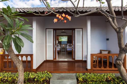 a villa entrance with a pathway to a house at Nalika Beach Resort & Restaurant - Adults Only in Umeanyar