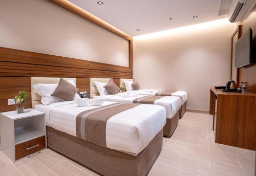 Una cama o camas en una habitación de فندق كنانة العزيزية من اورفانا