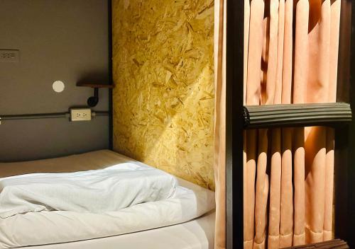 Postel nebo postele na pokoji v ubytování Ahdu Backpacker Inn B&B
