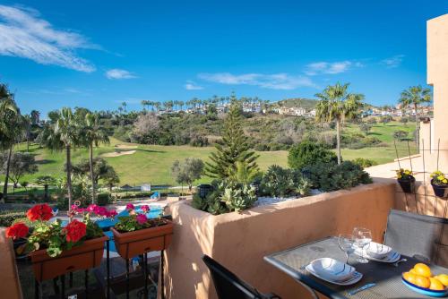 1 Penthouse golf & pool view in Duquesa Manilva