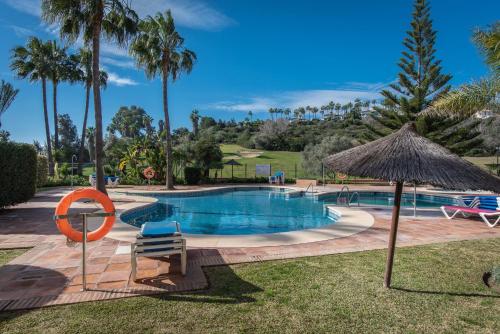 1 Penthouse golf & pool view in Duquesa Manilva