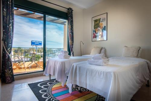 1 Penthouse golf & pool view in Duquesa Manilva