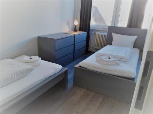 Posteľ alebo postele v izbe v ubytovaní Mehrbett-Apartment 1 Citynah, einfache Ausstattung