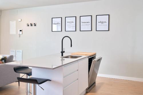 Gambar di galeri bagi CASA LA BOTAVARA - Pool & Beach di Abades