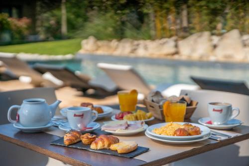 Mad på resortet eller i nærheden