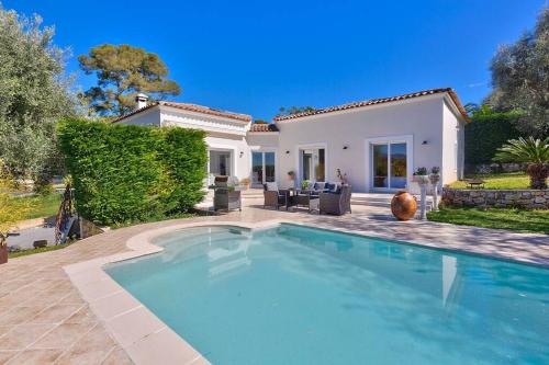 10mn de Cannes, villa entière de 150m2.