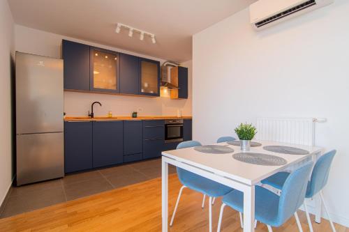 Flexible SelfCheckIns 67 - Zagreb - Loggia - Brand New - Luxury - Garage