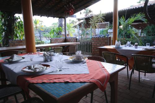 Porto Preguiças Resort — Restaurant/places to eat