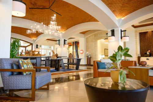 a lobby with chairs and a table in a building at Real Intercontinental Metrocentro Managua by IHG in Managua