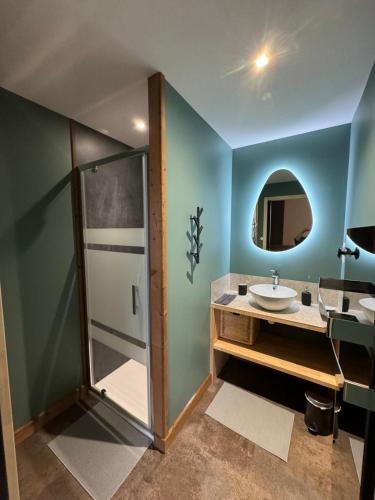 Ένα μπάνιο στο Appartement avec terrasse et SPA