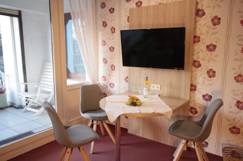 TV a/nebo společenská místnost v ubytování Cafe Schneidewind