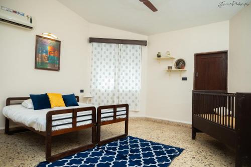 Una cama o camas en una habitación de Casa Mimi,Colva Spacious Independent Villa with terrace and garden space