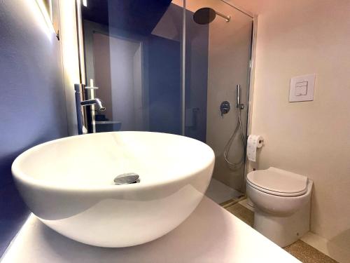 a bathroom with a white sink and a toilet at Casa Federica alloggi turistici in Isola del Liri