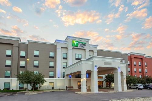 a hotel with a sign on the front of a building at Holiday Inn Express & Suites Sioux City-South by IHG in Sioux City