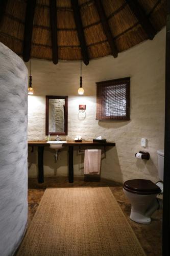 Ванная комната в Mopane Bush Lodge