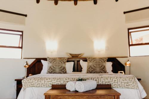 Кровать или кровати в номере Mopane Bush Lodge