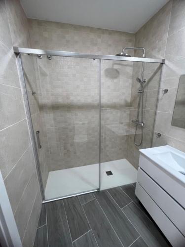 a shower with a glass door in a bathroom at Apartamentos Montalvo Metropolis C in Torremolinos