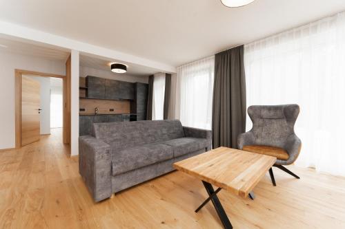 Ruang duduk di Philipp by A CASA