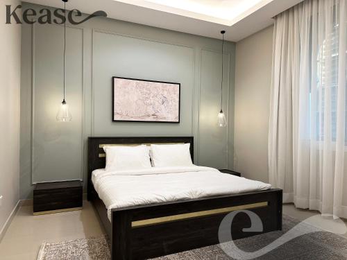 a bedroom with a large bed with white sheets at Kease Al-Mutamarat A-10 Timeless History GX66 in Riyadh