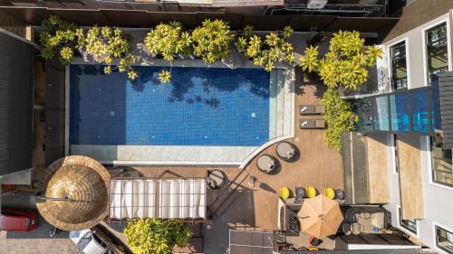 Bazén v ubytování Sea Beach Hostel & Club AoNang Beachfront nebo v jeho okolí