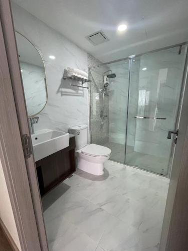 Ένα μπάνιο στο The One Chiang Mai Condo