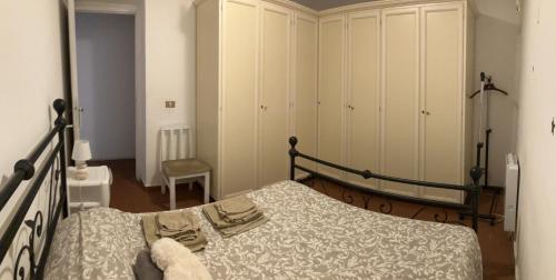 Katil atau katil-katil dalam bilik di Appartamento con giardino a Selcetta vicino Campus Biomedico
