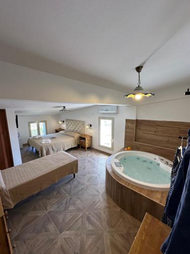 a large bathroom with a large tub in a room at B&B Villa sul Mare in Melito di Porto Salvo