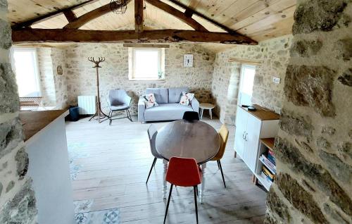 Ruang duduk di Beautiful Home In Mauléon With Wi-Fi