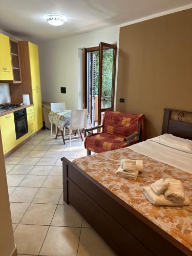 a bedroom with a bed and a kitchen and a living room at Appartamenti Scilla Paese Albergo in Scilla