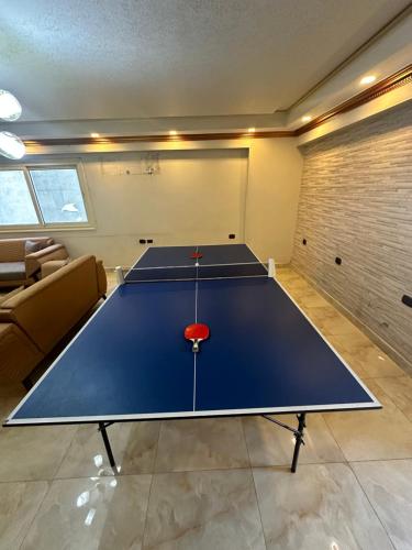 Stolní tenis v ubytování King Palace Master Rooms nebo okolí
