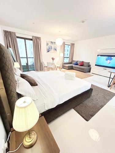 Seaside Spacious Studio with Vibrant Vibes in JBR By SWEET HOMES