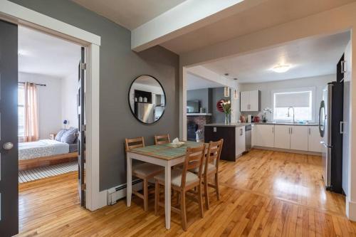Φωτογραφία από το άλμπουμ του Large & Sunny Beautiful Home #103 στο Χάλιφαξ