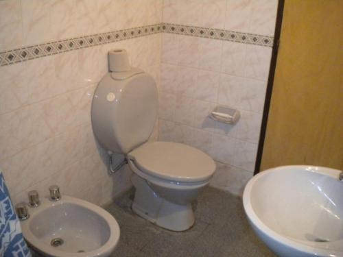 Kylpyhuone majoituspaikassa Casa en El Mollar