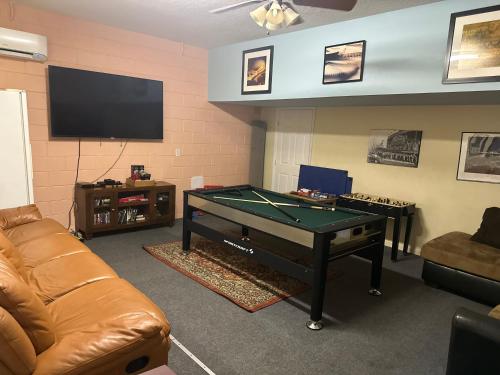 Group friendly 8BR home with private pool 5 miles to Disney photo 40