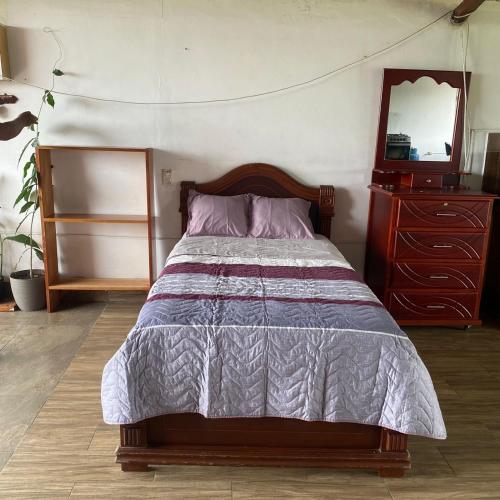 Кровать или кровати в номере Hospedaje Parque Tena