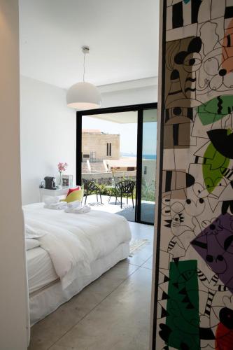 a bedroom with a bed and a view of the ocean at Zita Fidar in Al Fīdār