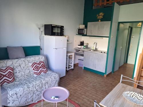 La Désirade I, Studio mezzanine, centre port