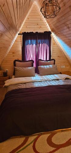 Ένα ή περισσότερα κρεβάτια σε δωμάτιο στο Mountain House Bošković