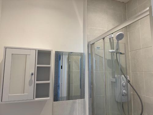 Un baño de Comfortable Home away from Home, town centre, free parking,multiple Rooms