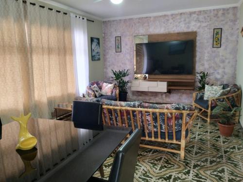 Billede fra billedgalleriet på Piscina 6 QUARTO 300m PRAIA jardim churrasqueira 16 PESSOAS garagem 3 carros Monitoramento 24 horas Mesa de sinuca i Itanhaém