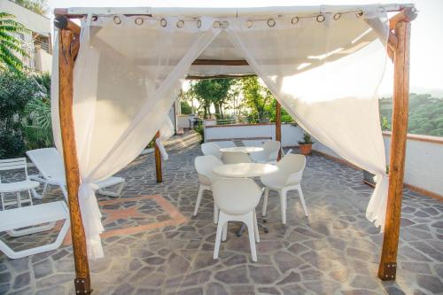 Αίθριο ή υπαίθριος χώρος στο Mandel Residence by Mandel Club